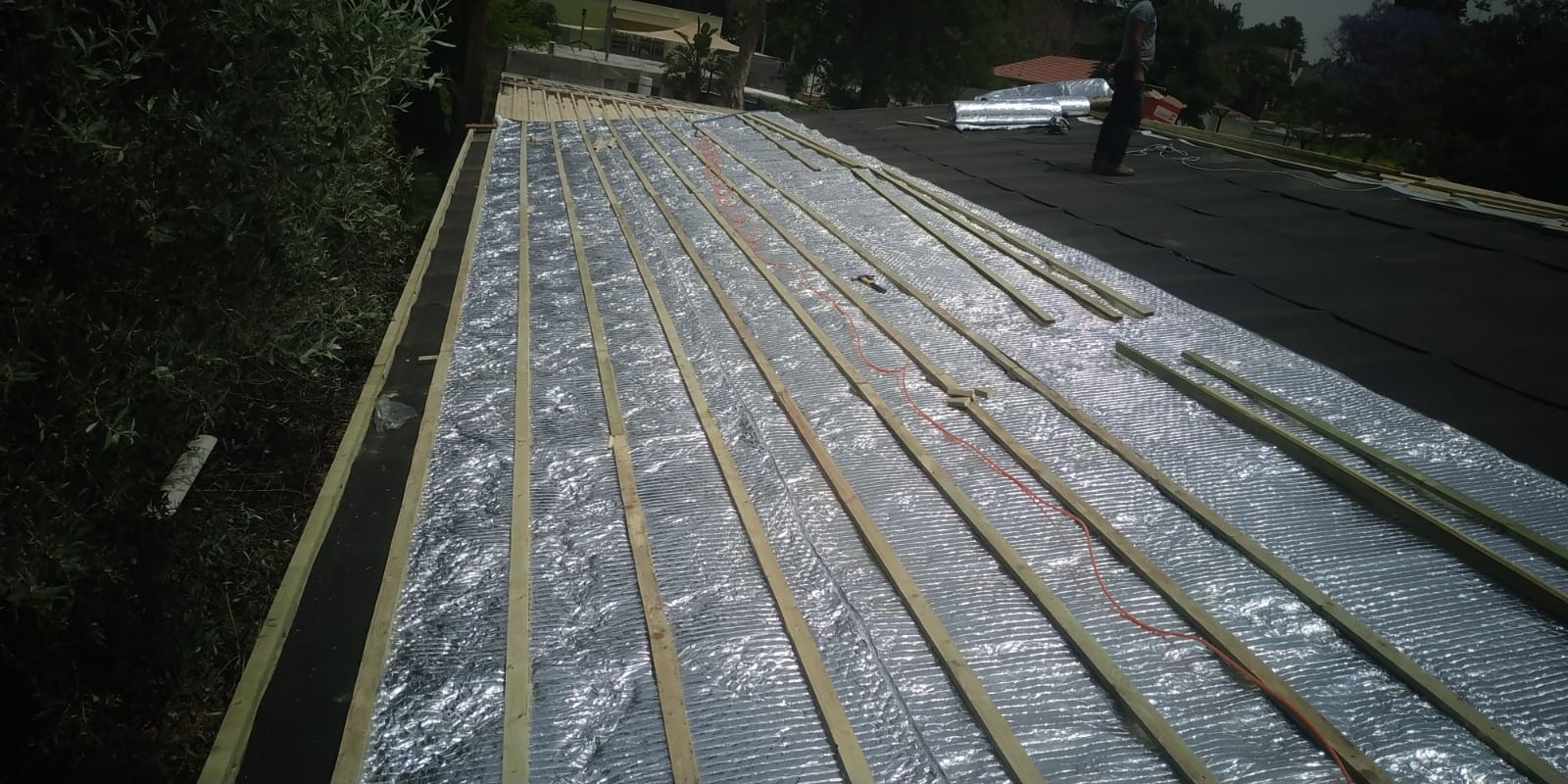 איטום גגות רעפים עם שיפוע מבטון