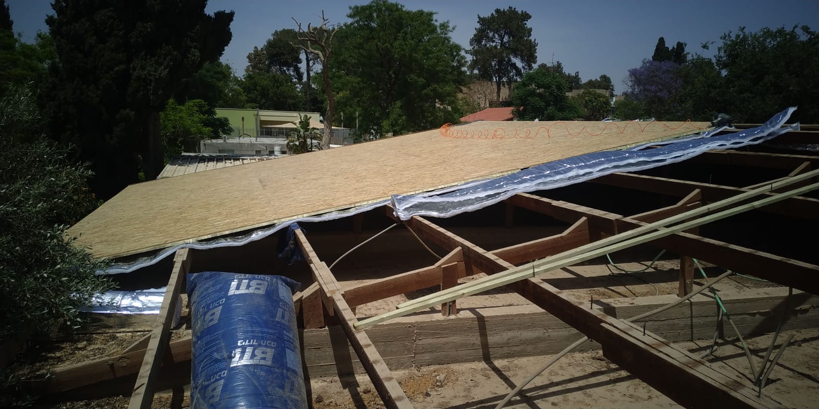 איטום גגות רעפים עם שיפוע מבטון