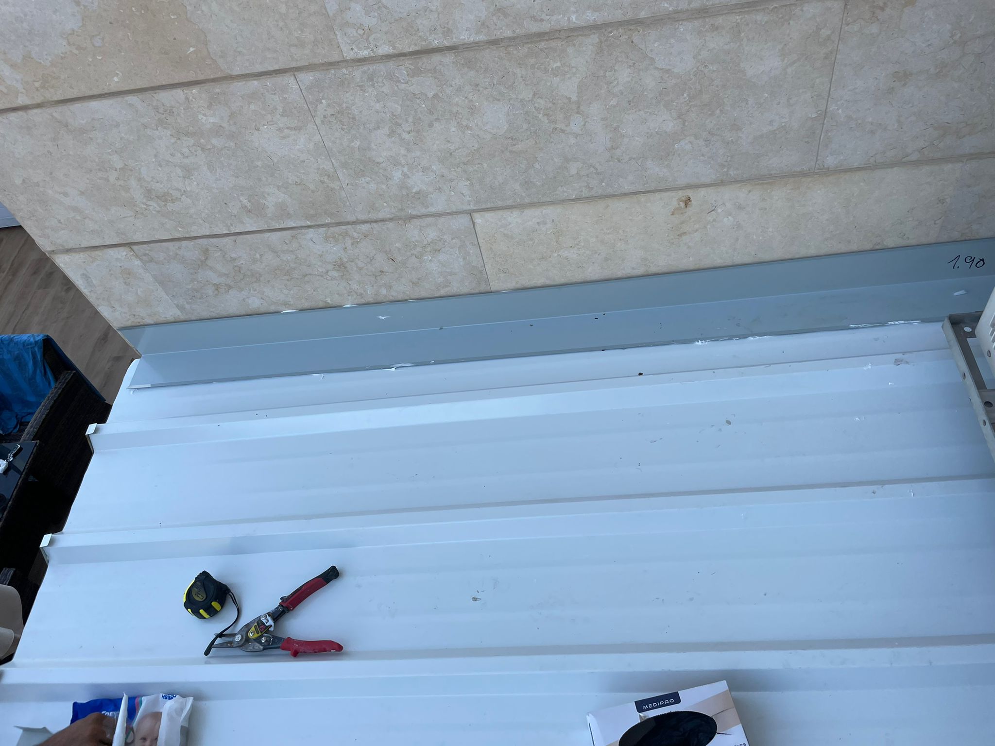 סגירת מסתור כביסה עם פנל מבודד