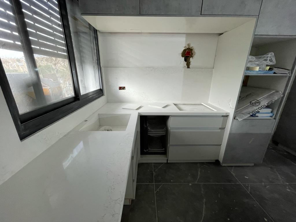 מגוון עבודות שיש למטבחים