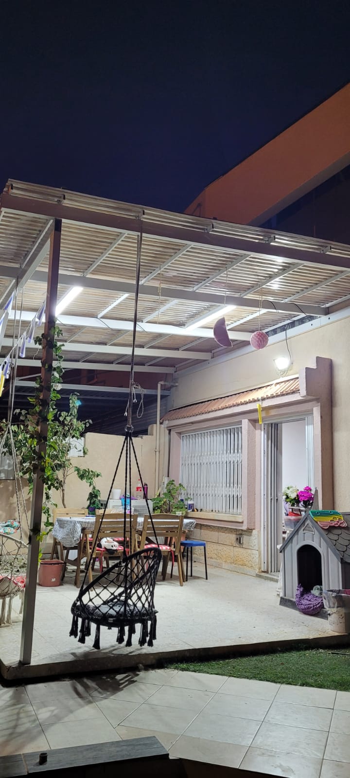 צילום מעבודה של בוריס סקאטקוב