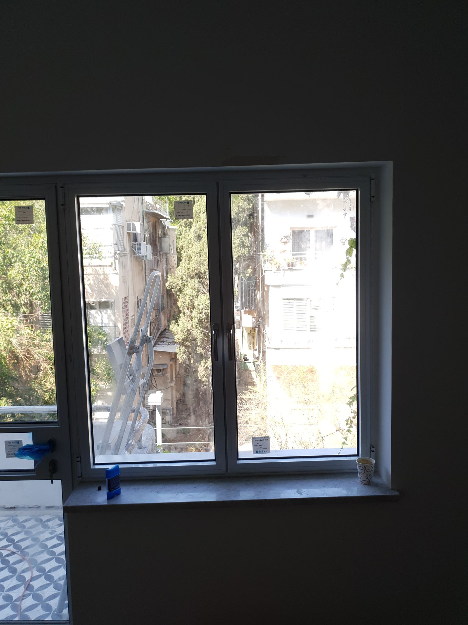 מגוון חלונות אלומיניום