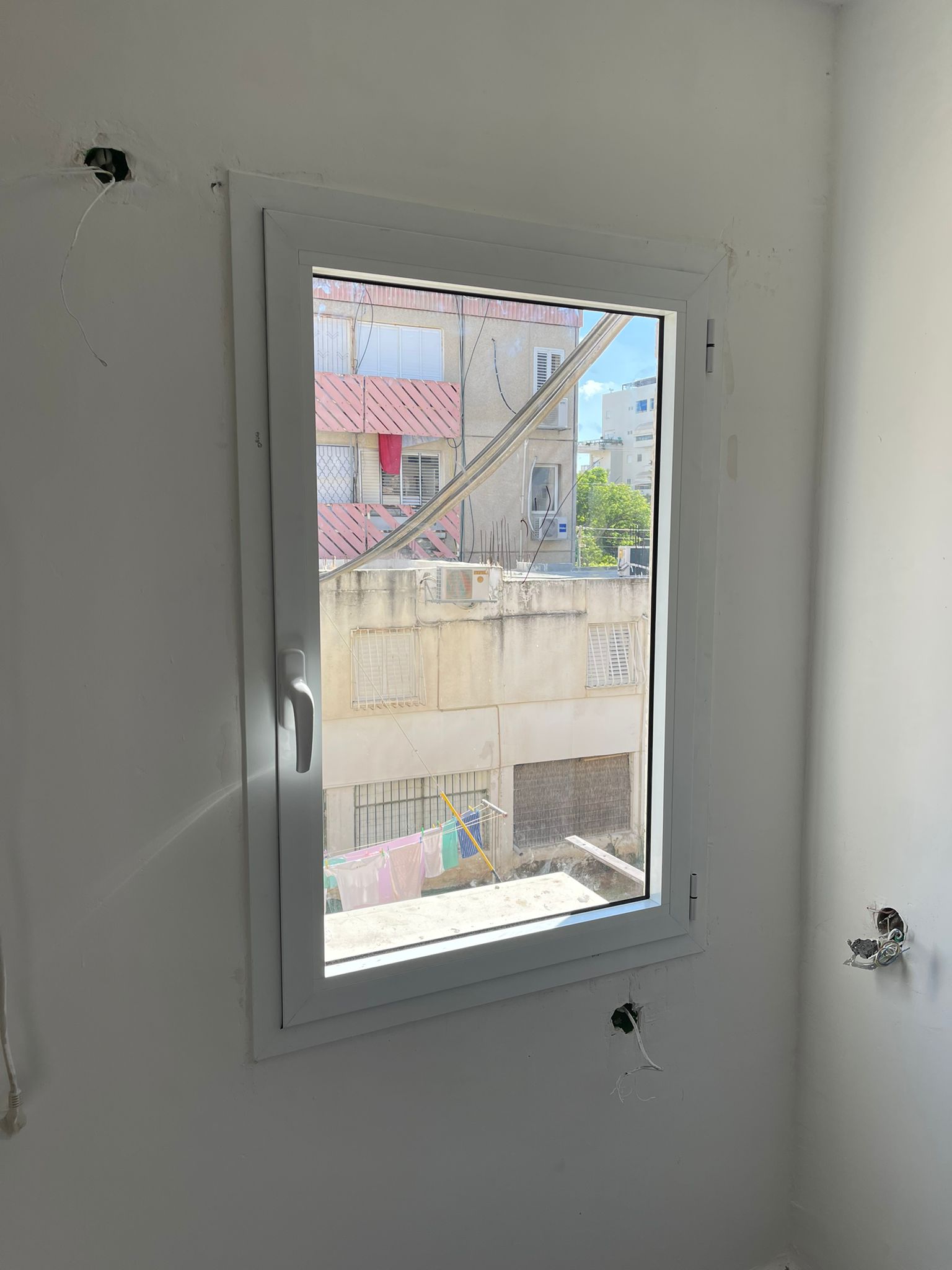 מגוון חלונות אלומיניום