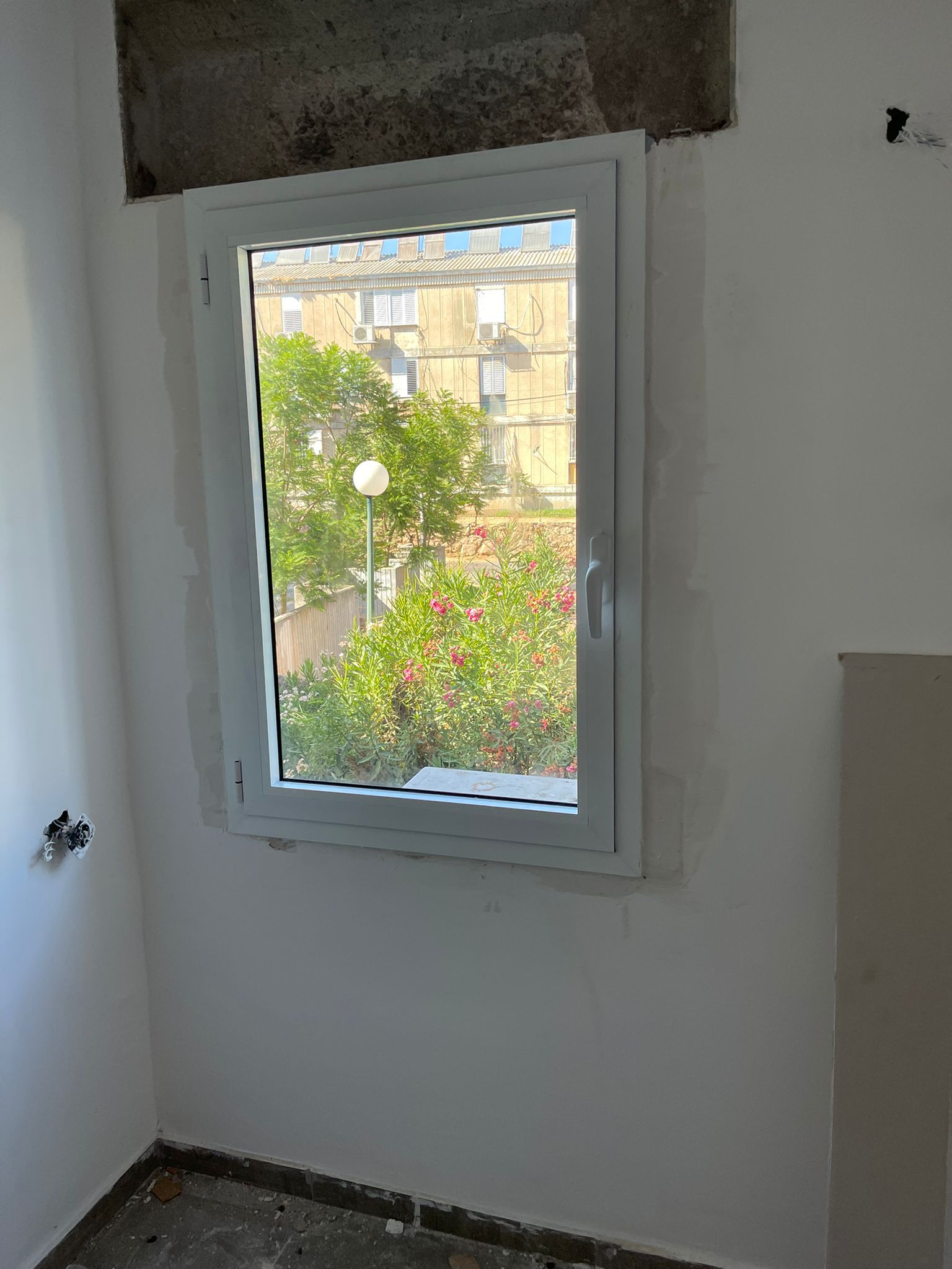 מגוון חלונות אלומיניום