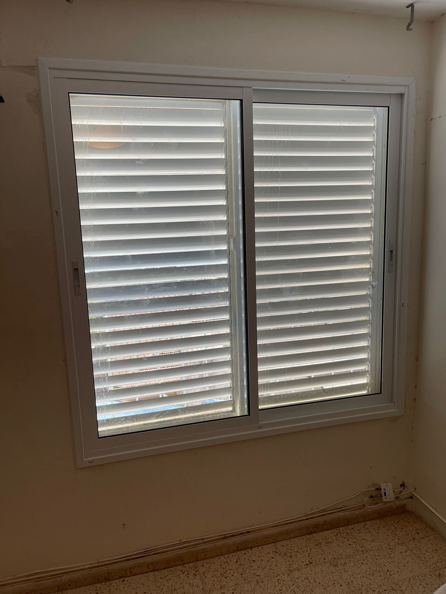 מגוון חלונות אלומיניום