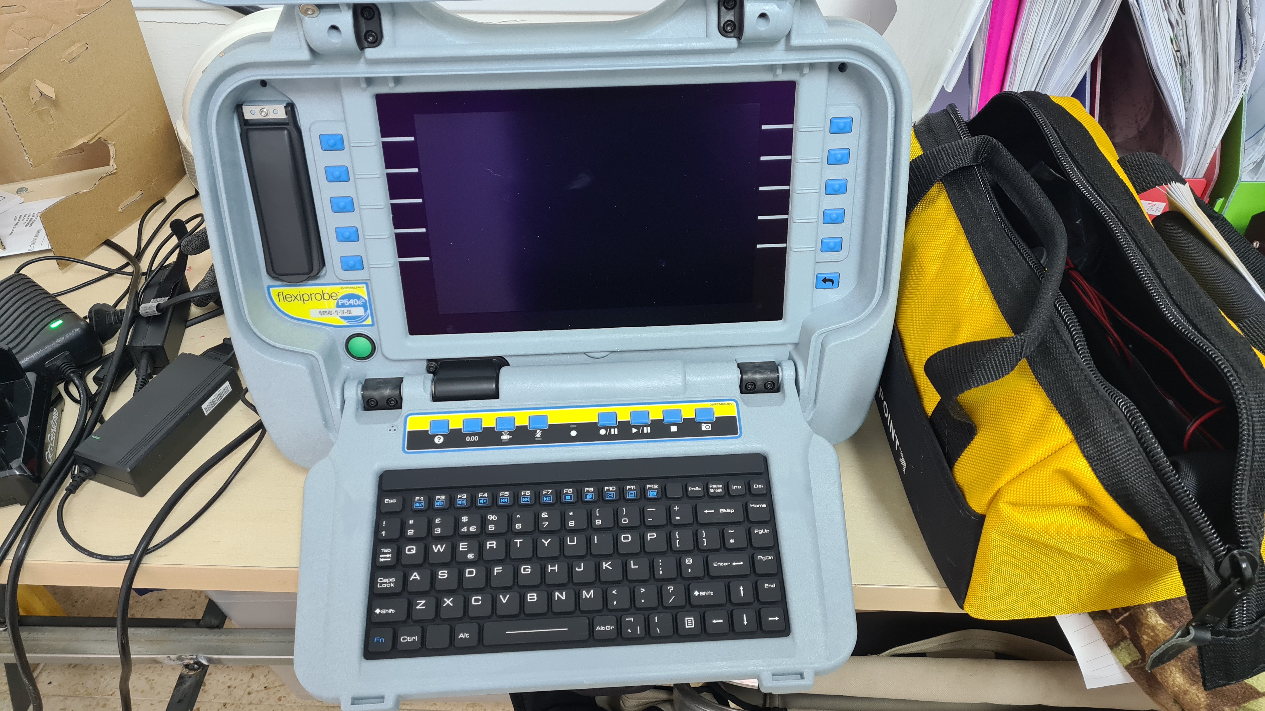 ציוד לצורך איתור נזילות וצילום וגילוי צנרת תת קרקעית