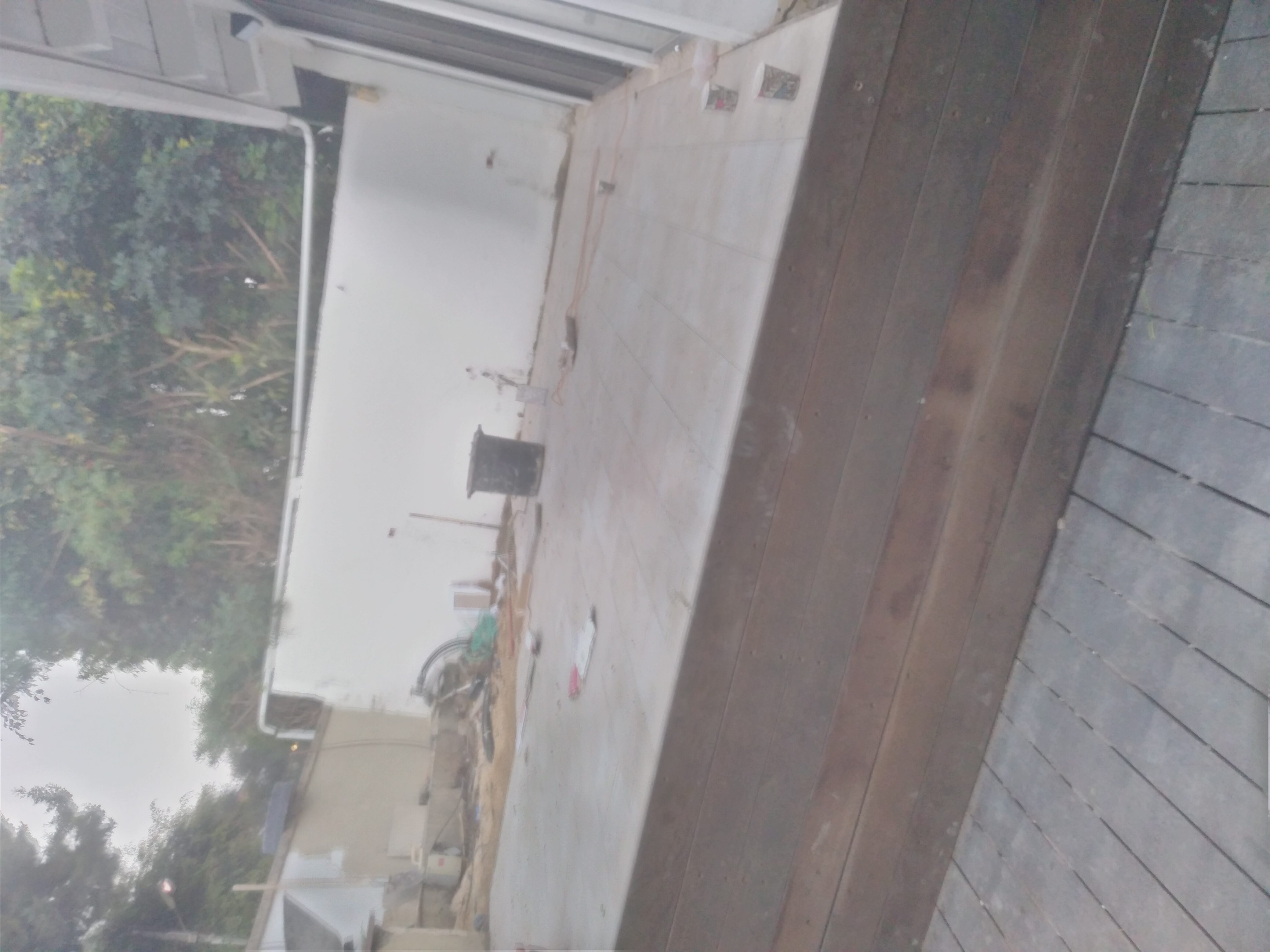 שיפוץ כללי למקלחת+ יציקת בטון וריצוף חוץ +חשמל ושליכט צבעוני לקיר חוץ