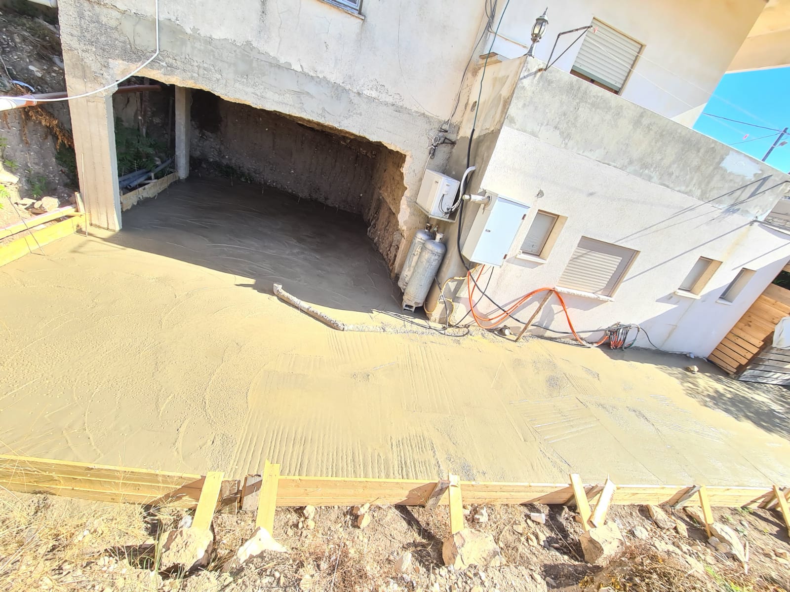 שיפוץ וריצוף חצר