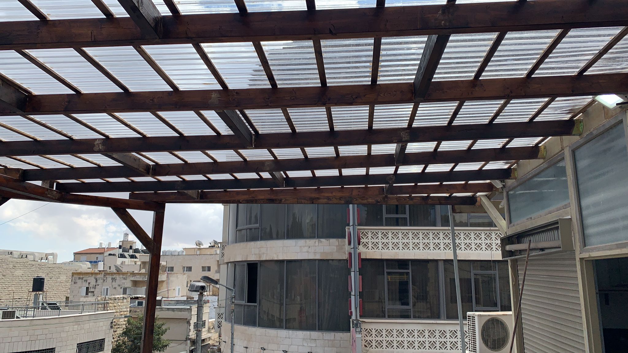 דקים ופרגולות