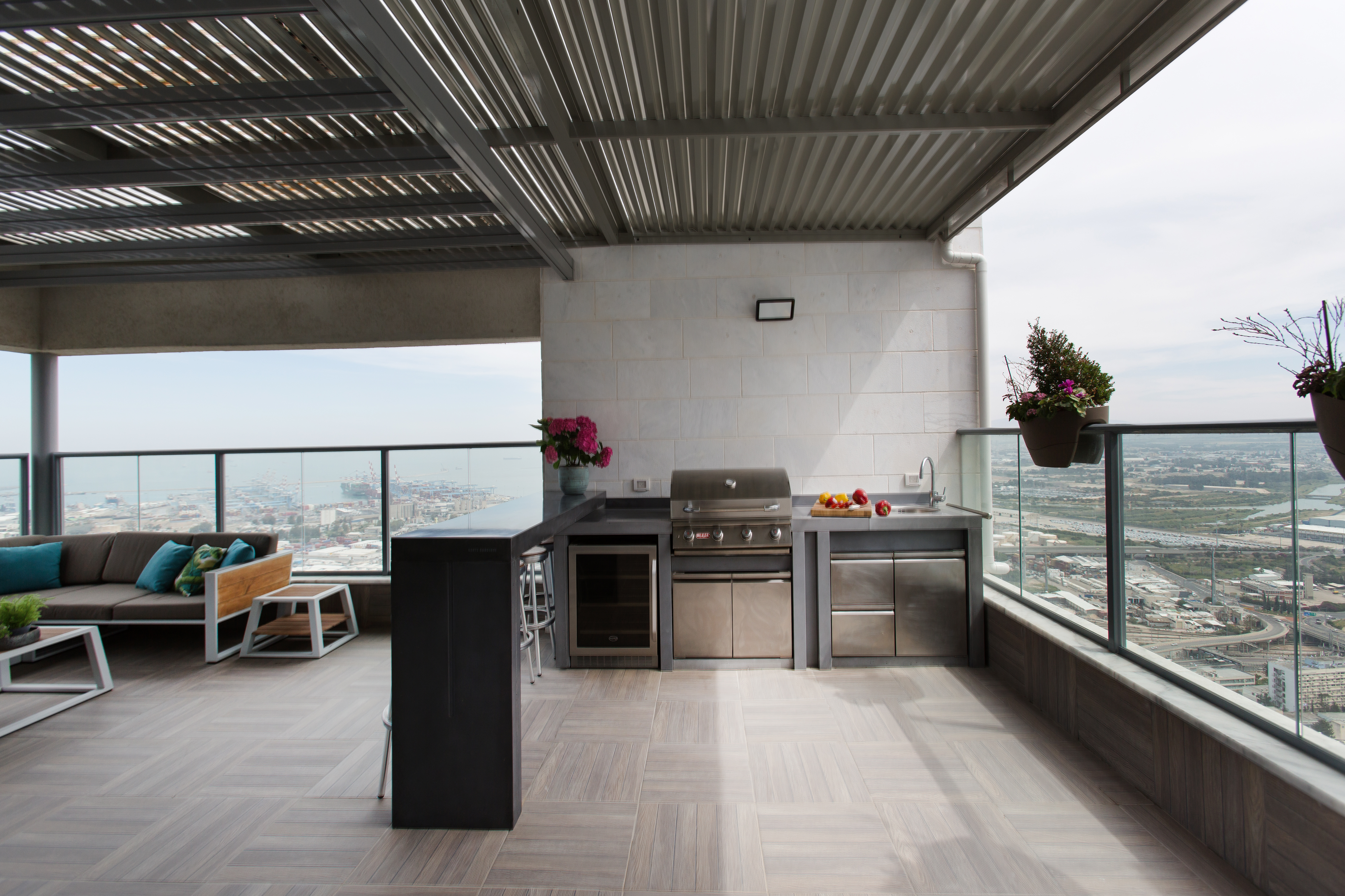 פנטהאוז יוקרתי המשקיף לנוף מפרץ חיפה!