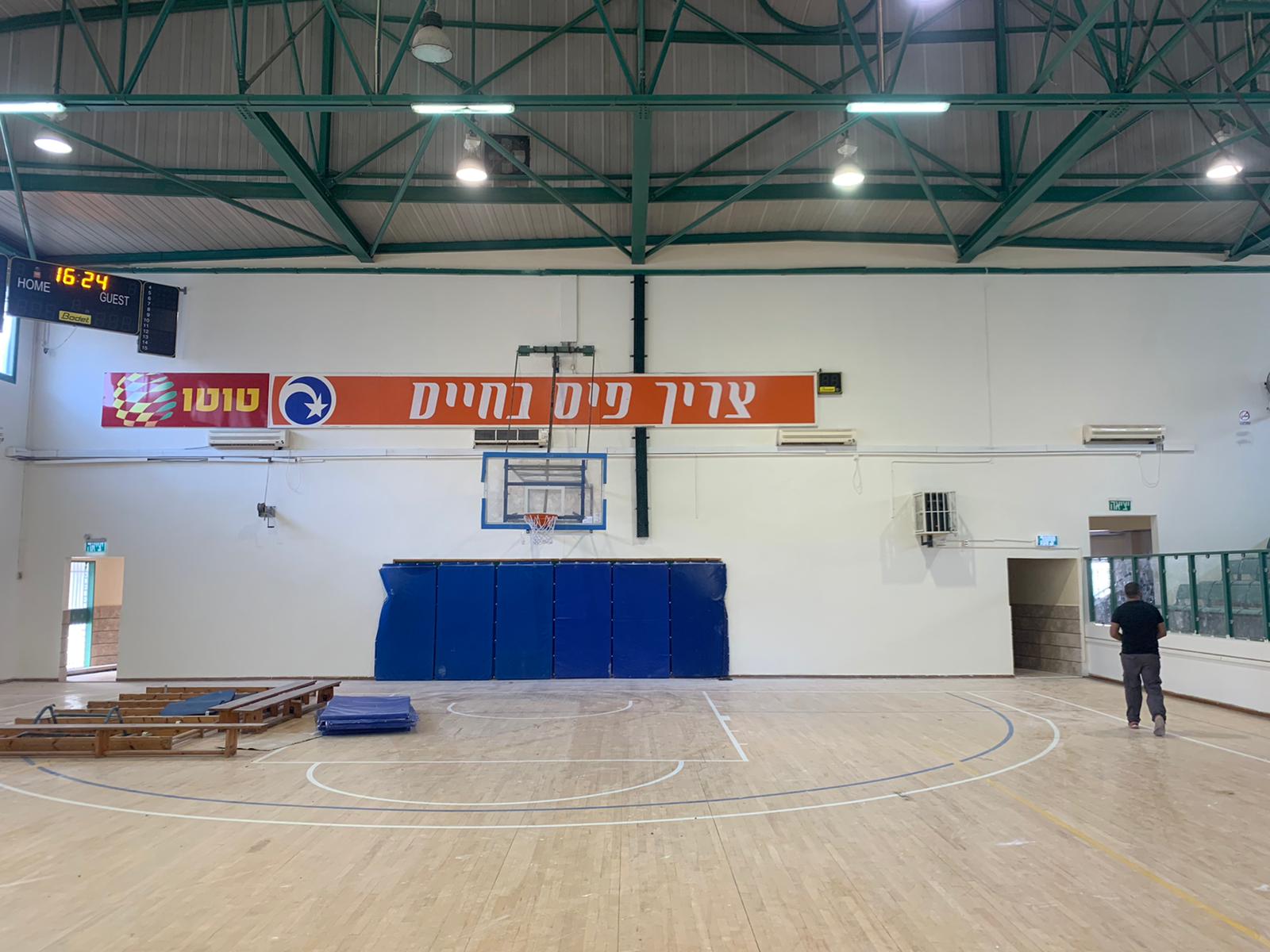 שיפוץ היכל ספורט