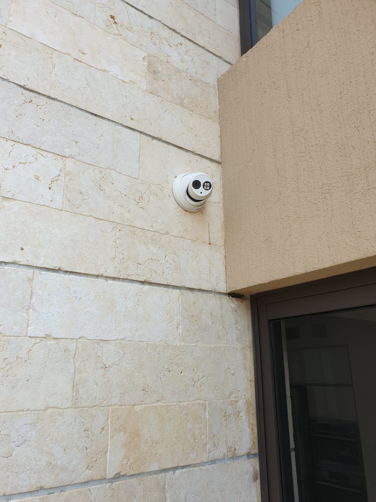 מצלמות אבטחה