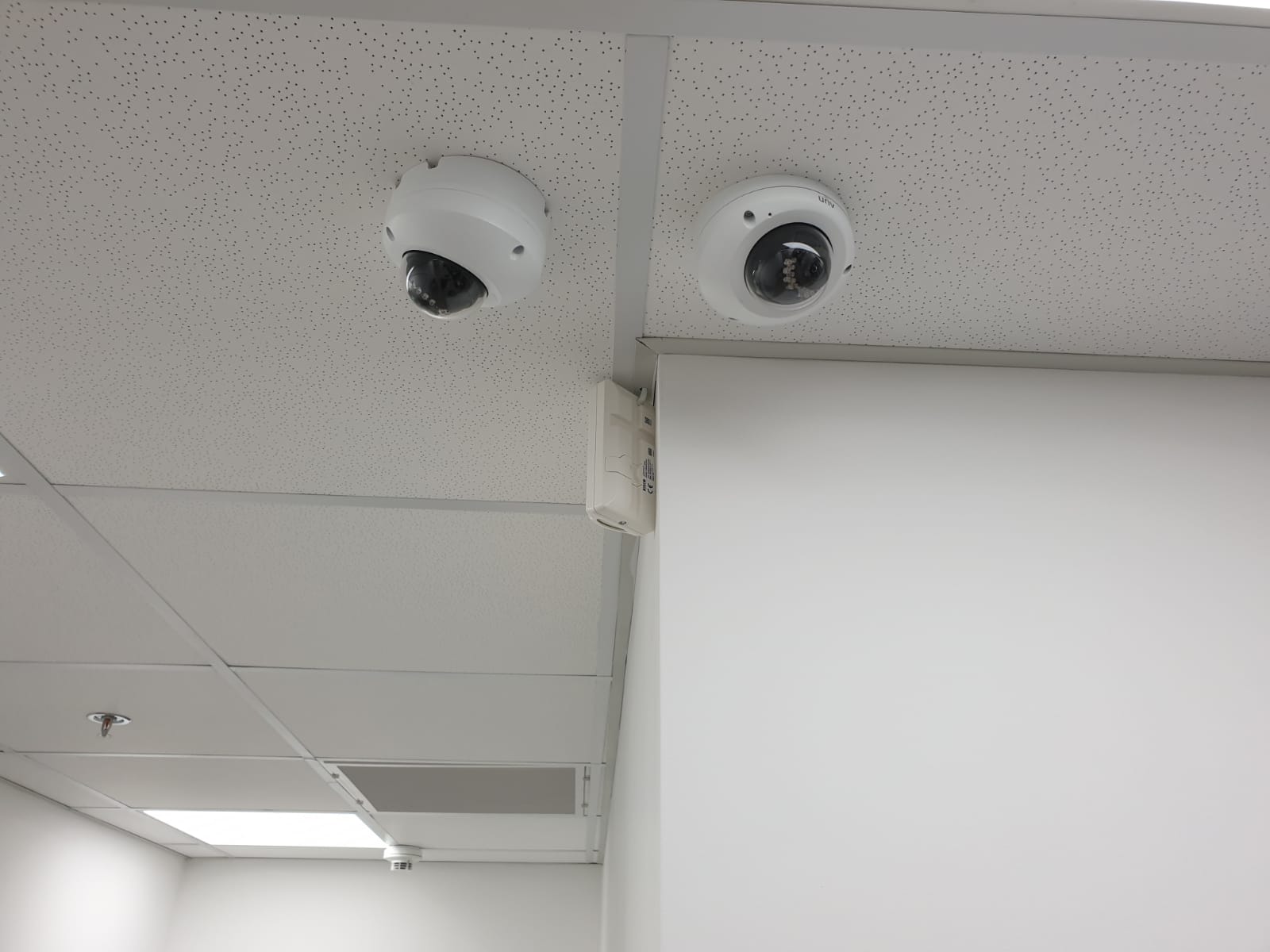 מצלמות אבטחה