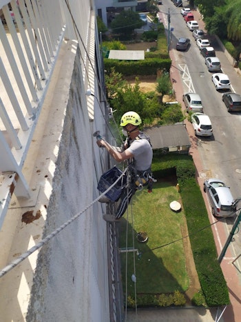 איטום בגובה- סנפלינג + פיגום נייד