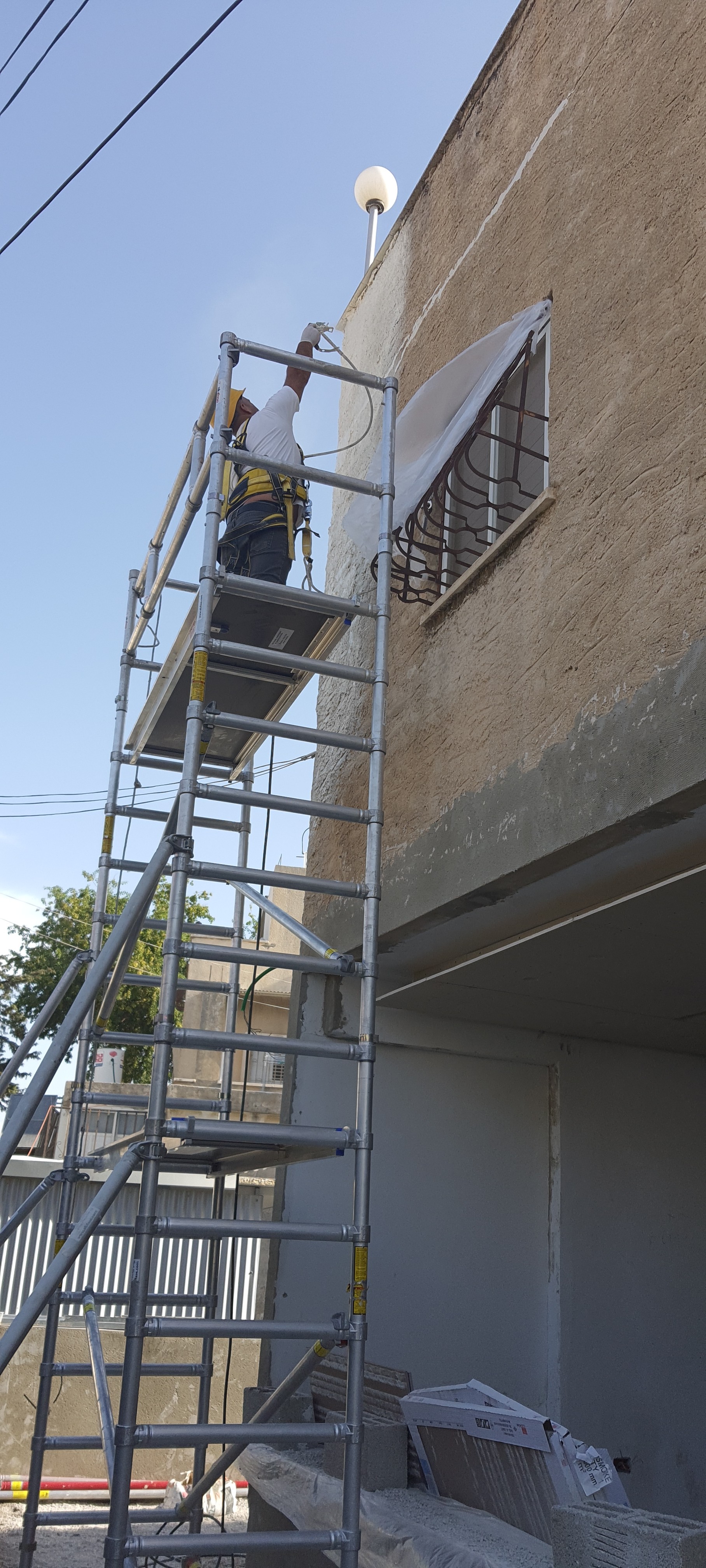 איטום בגובה- סנפלינג + פיגום נייד