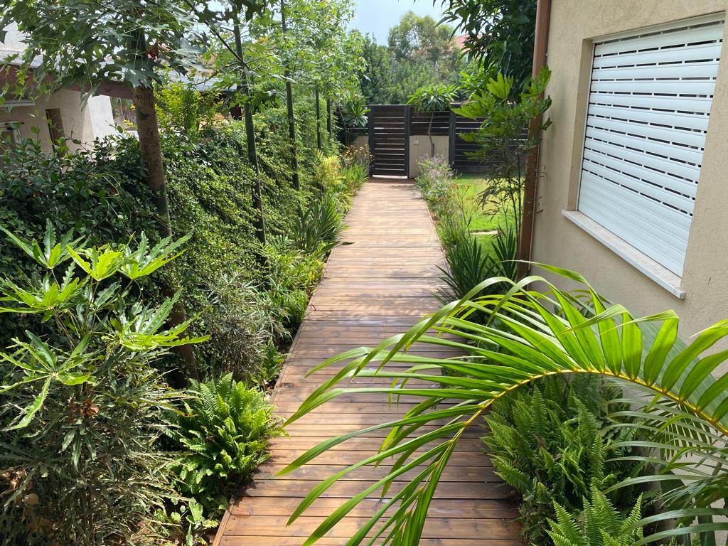 חידוש דק ופרגולות בפרדס חנה