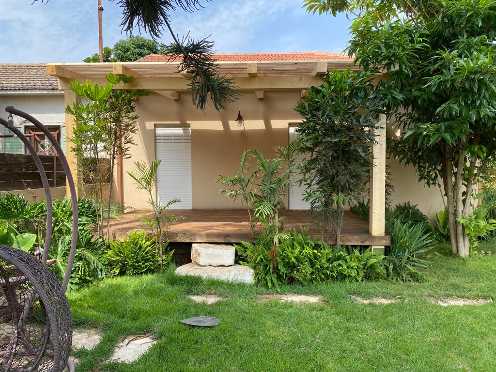 חידוש דק ופרגולות בפרדס חנה