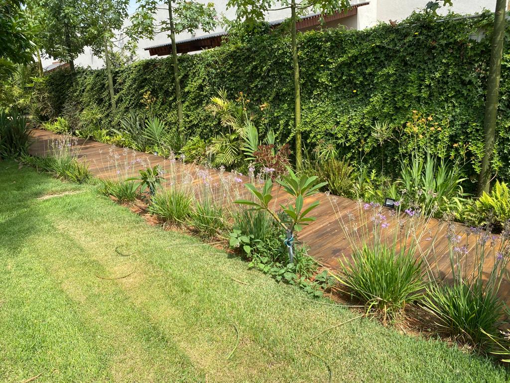 חידוש דק ופרגולות בפרדס חנה