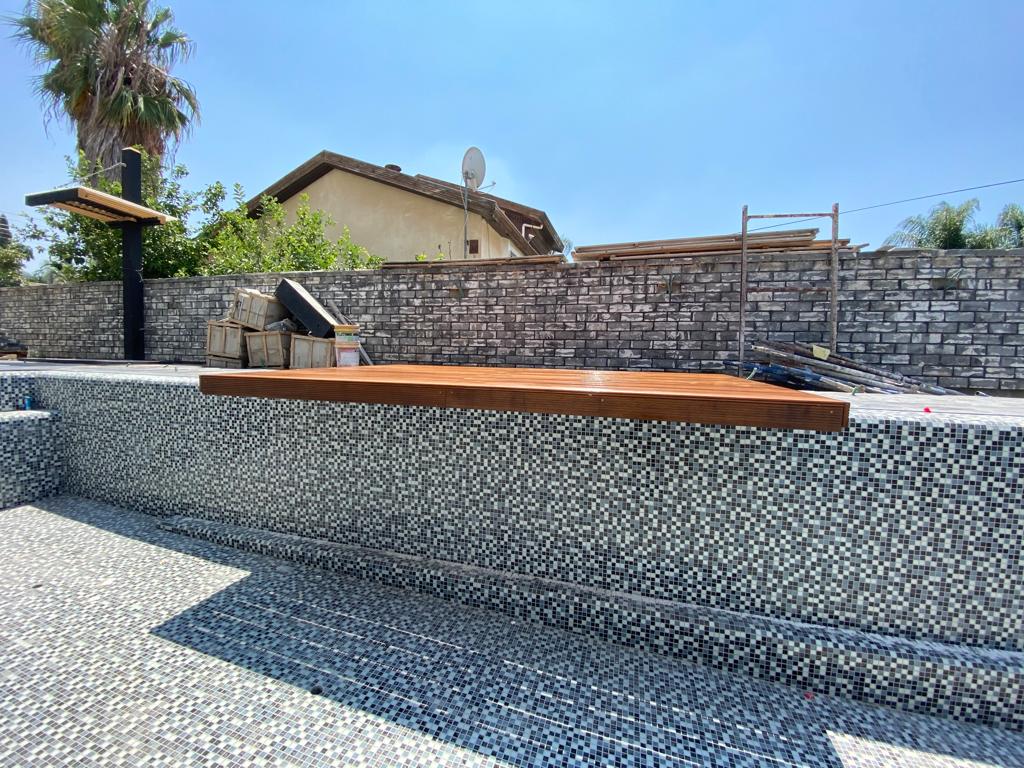 בניית רצפת דק במגדל העמק