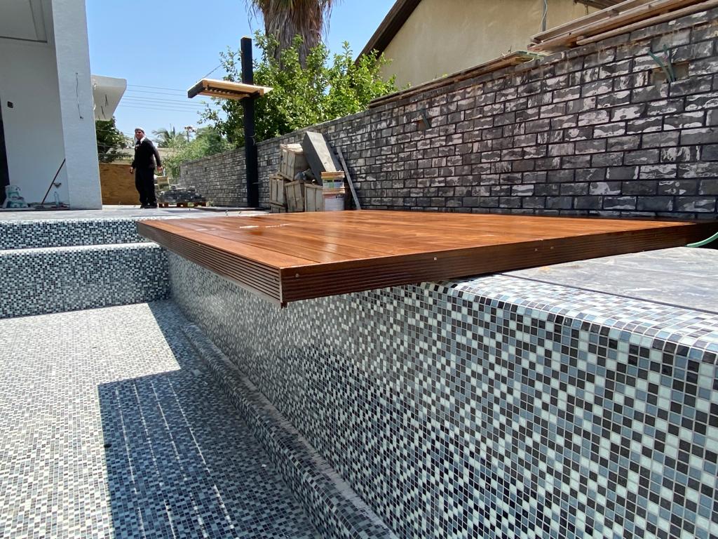 בניית רצפת דק במגדל העמק