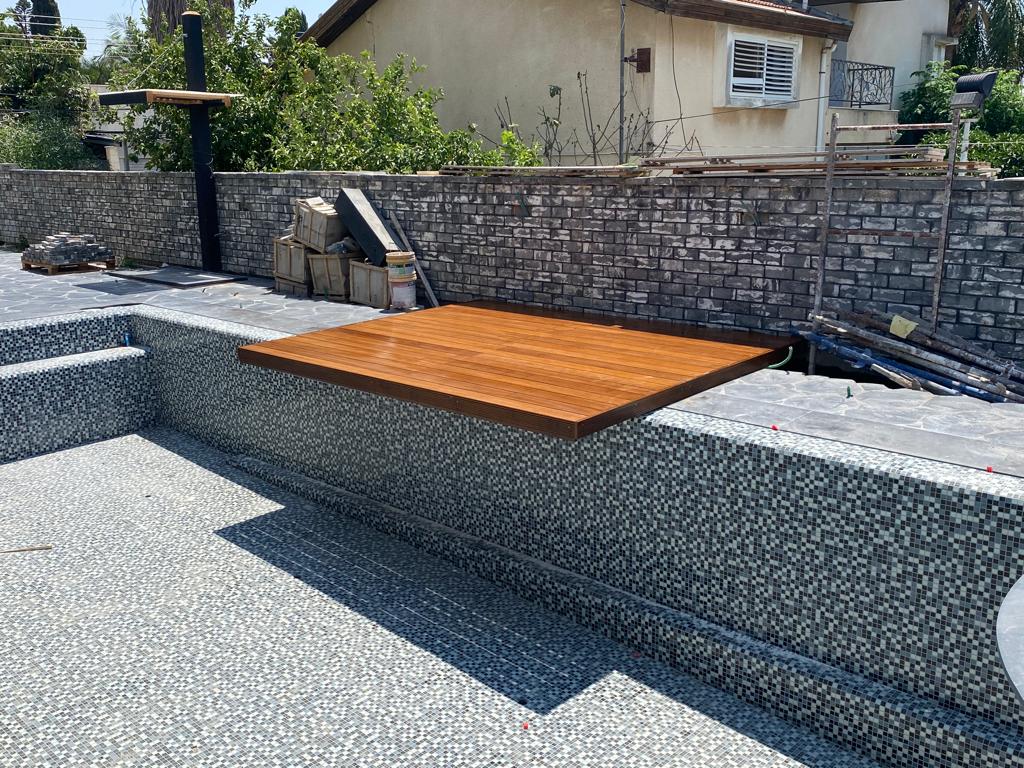 בניית רצפת דק במגדל העמק