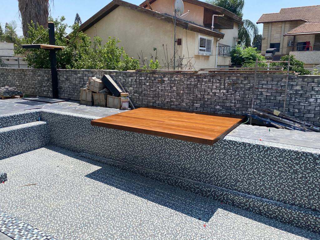 בניית רצפת דק במגדל העמק