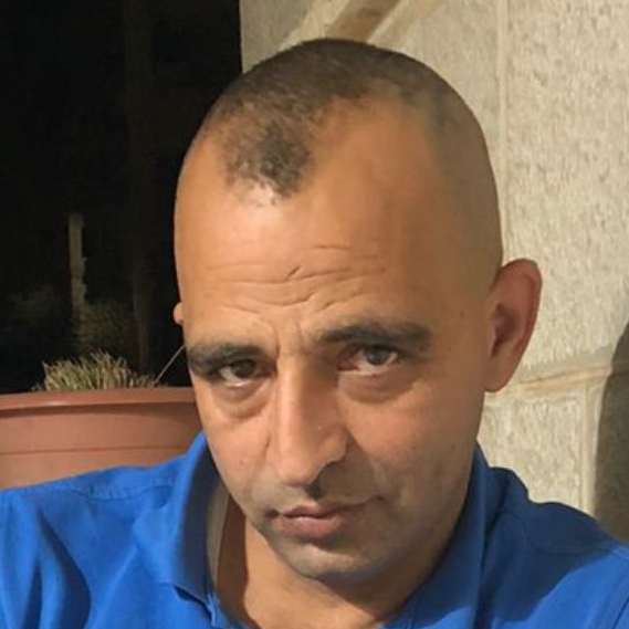 מאג'ד זובדאת - קבלן אבנים משתלבות , תמונת פנים