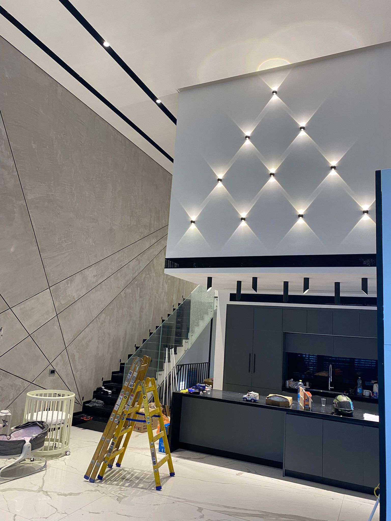 צילום מעבודה של דוד גבאי מפקח בניה