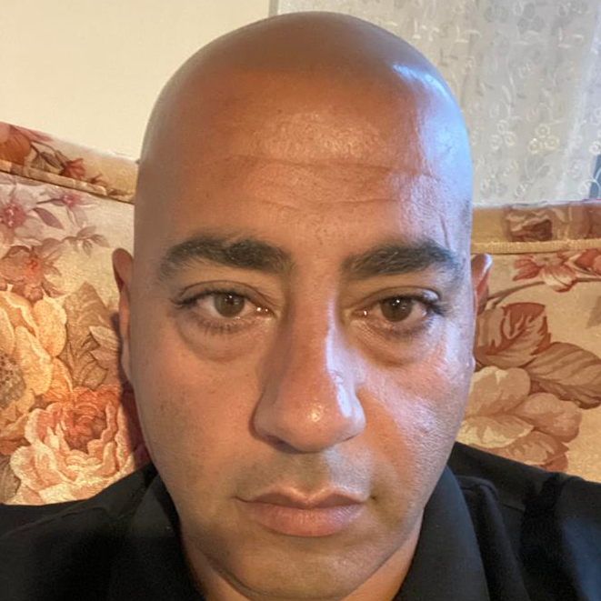 יוסור טופאשי - חברת שיש , תמונת פנים