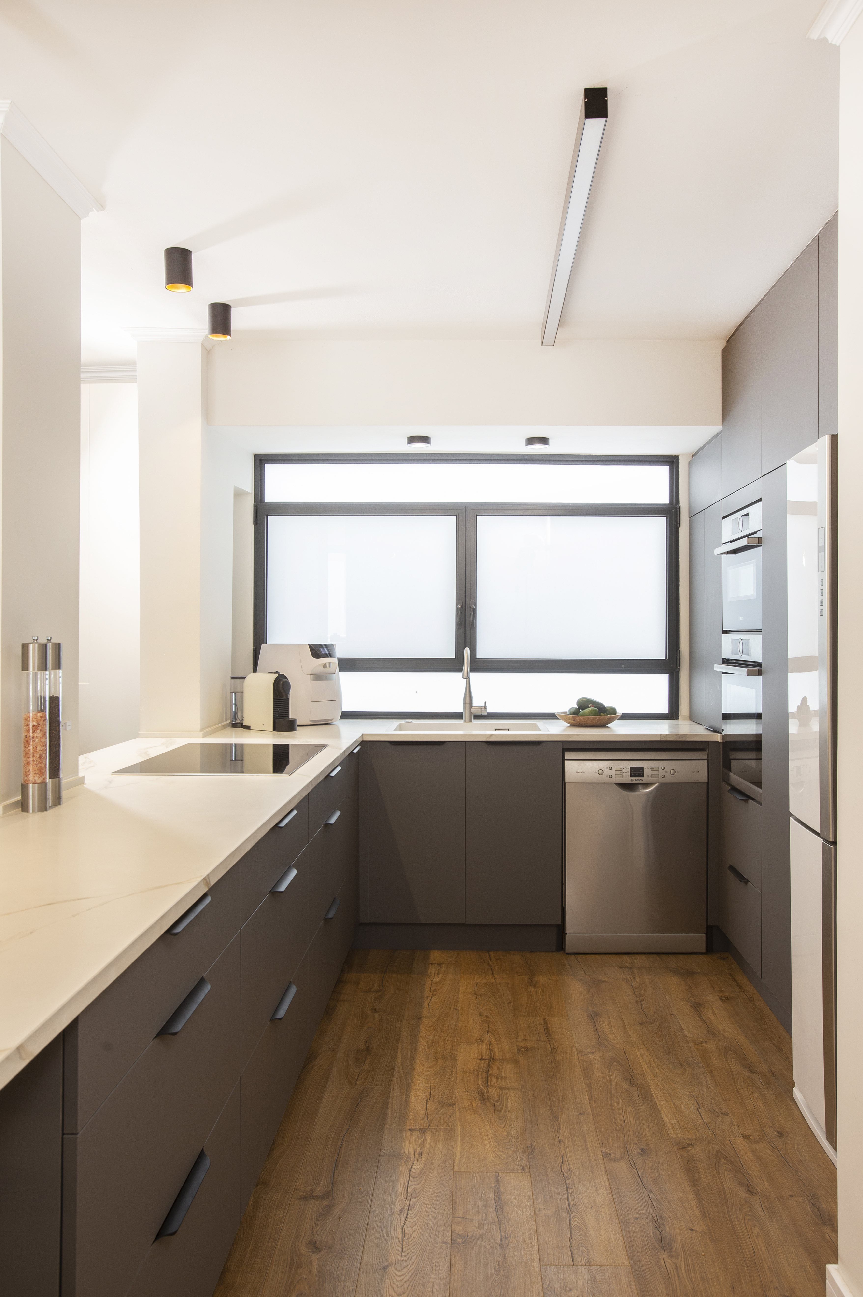 מטבח מודרני מרשים בדירה בכפר סבא