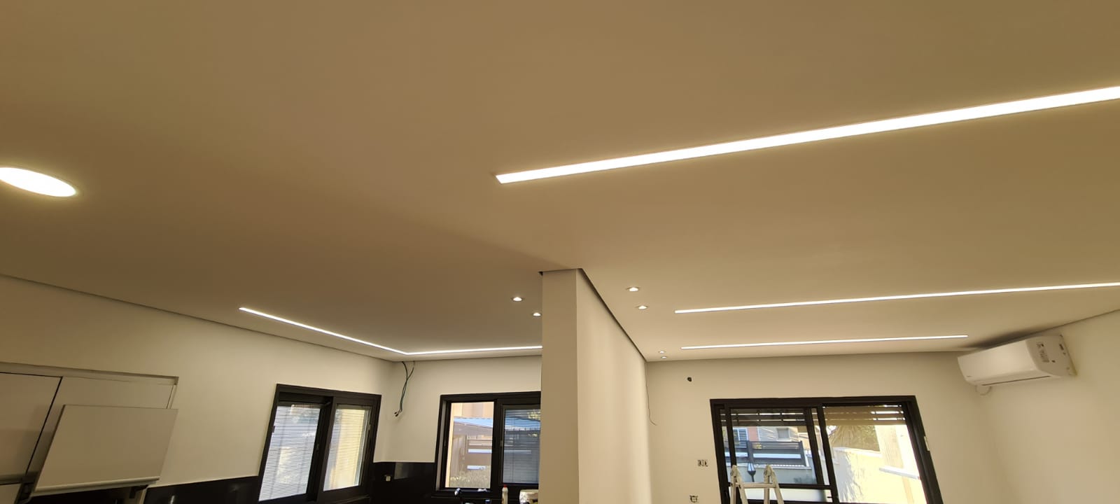 הנמכות תקרה ותאורה