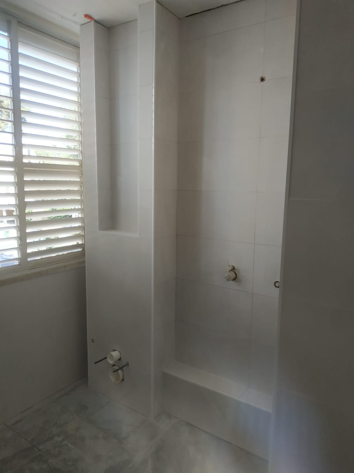 חיפוי קירות וצבע