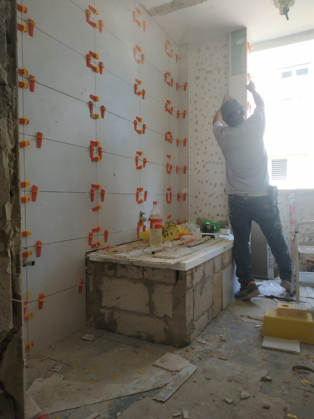 חיפוי קירות וצבע