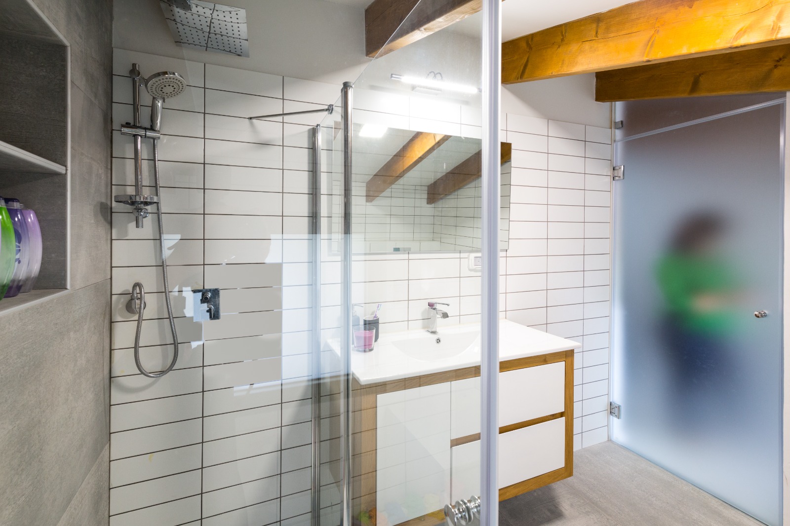 עיצוב מחדש של בית בנוי עץ