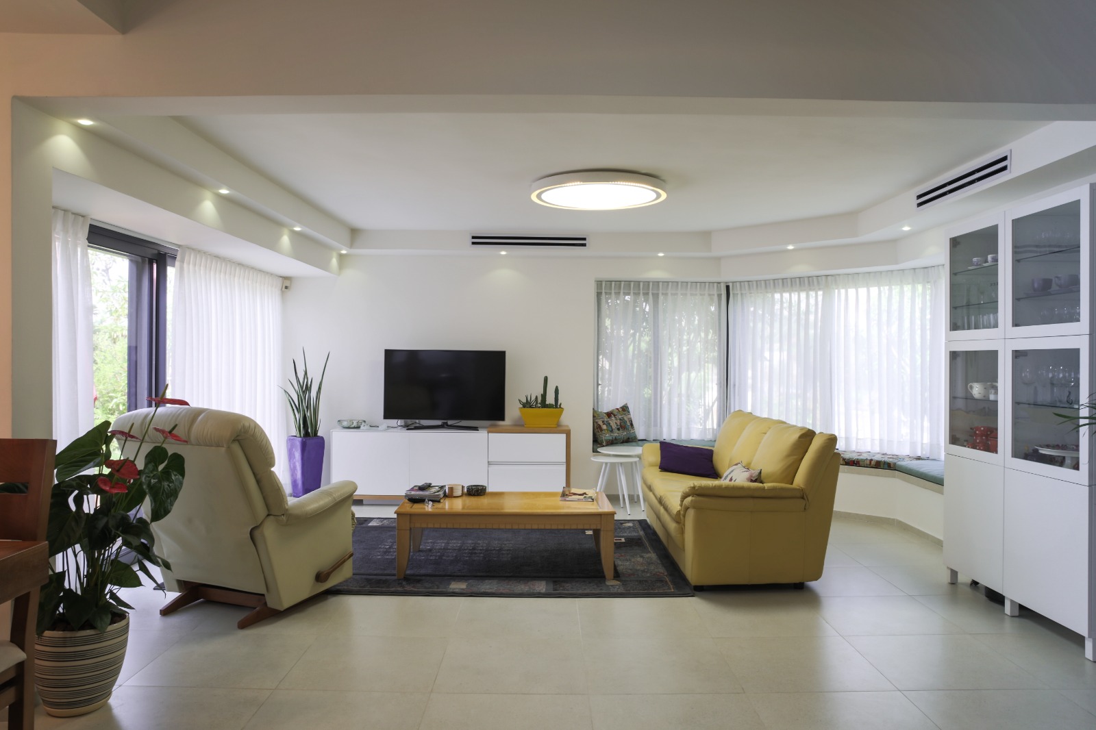 שיפוץ קומפלט של קומת הכניסה בבית פרטי