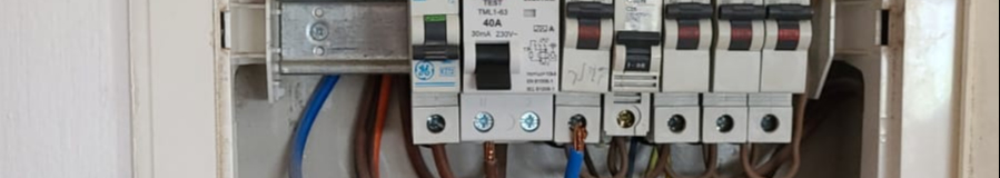 צילום מעבודה של ניסים אפרתי