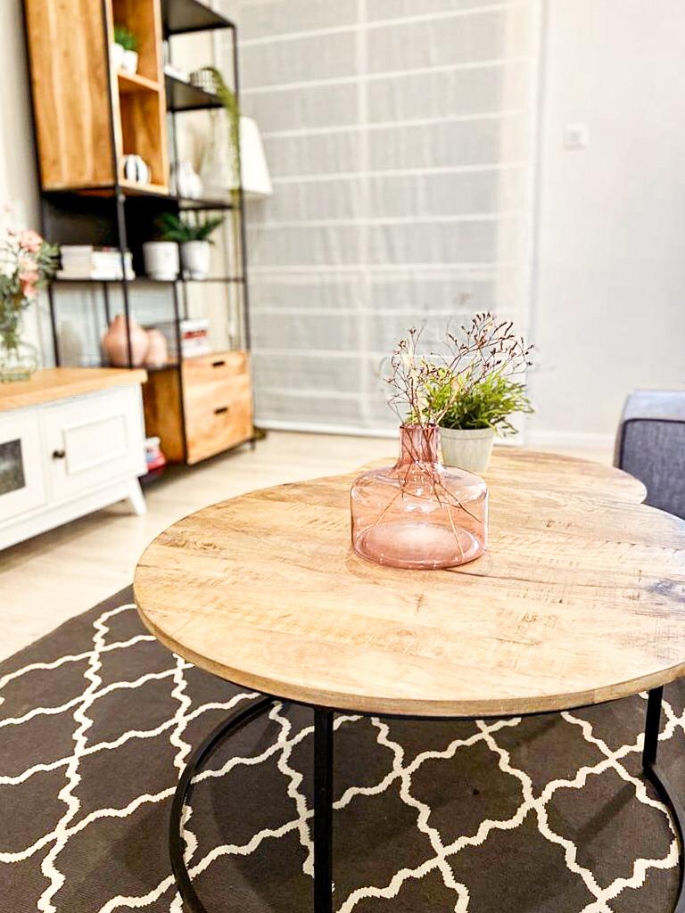 עיצוב חלל מרכזי בבית פרטי בסנגון כפרי