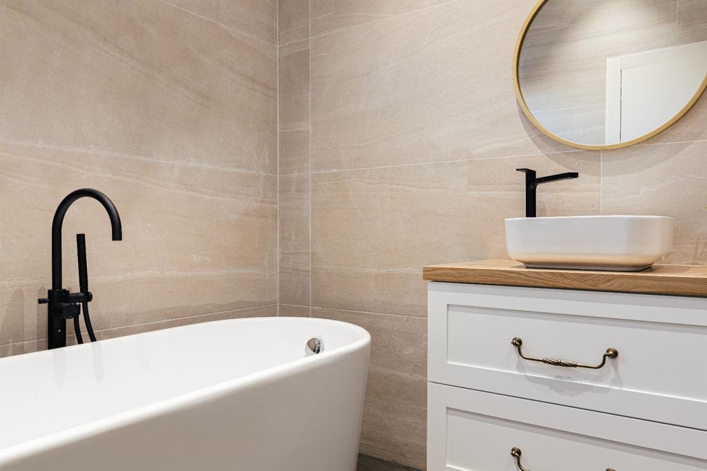 תכנון ועיצוב חדר רחצה שהיה קודם חדר ילדים