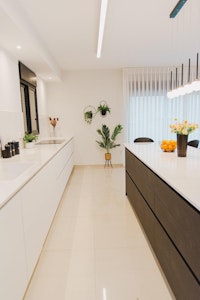 תכנון ועיצוב סלון ומטבח בדירת פנטהאוז