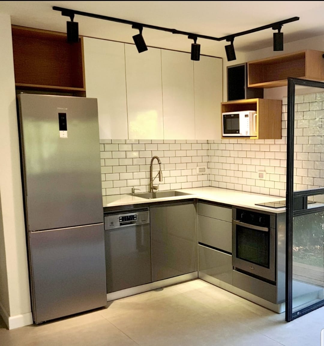 שיפוץ בית אצל אלכס וגריי