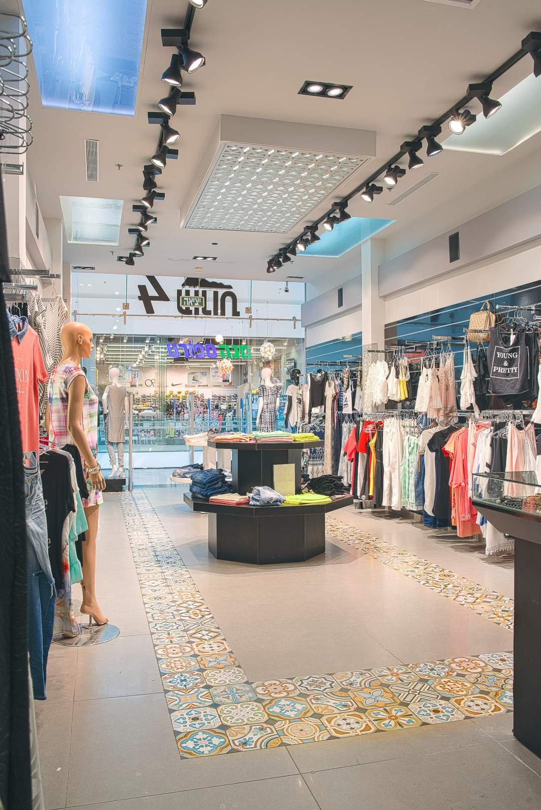 GALITA עיצוב חנות בגדי אופנה