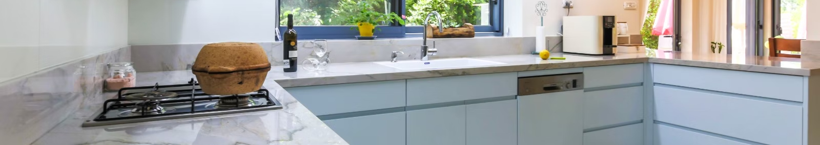 צילום מעבודה של מרי בצון