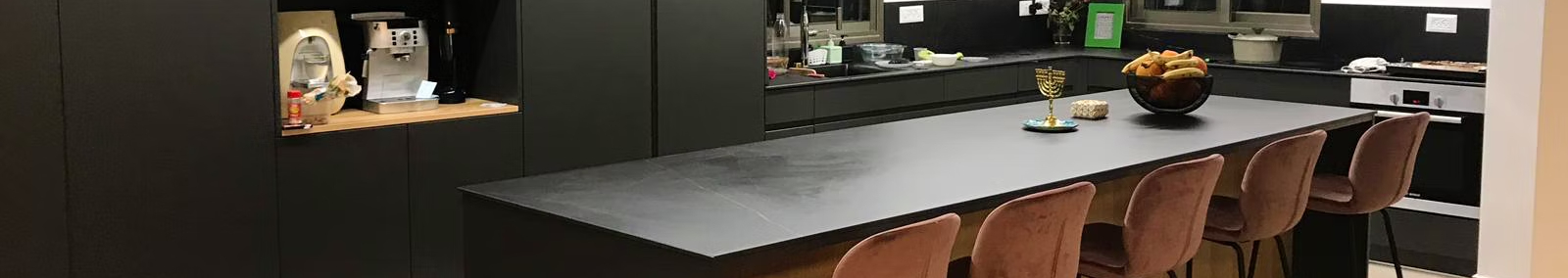 צילום מעבודה של יוסי מזרחי