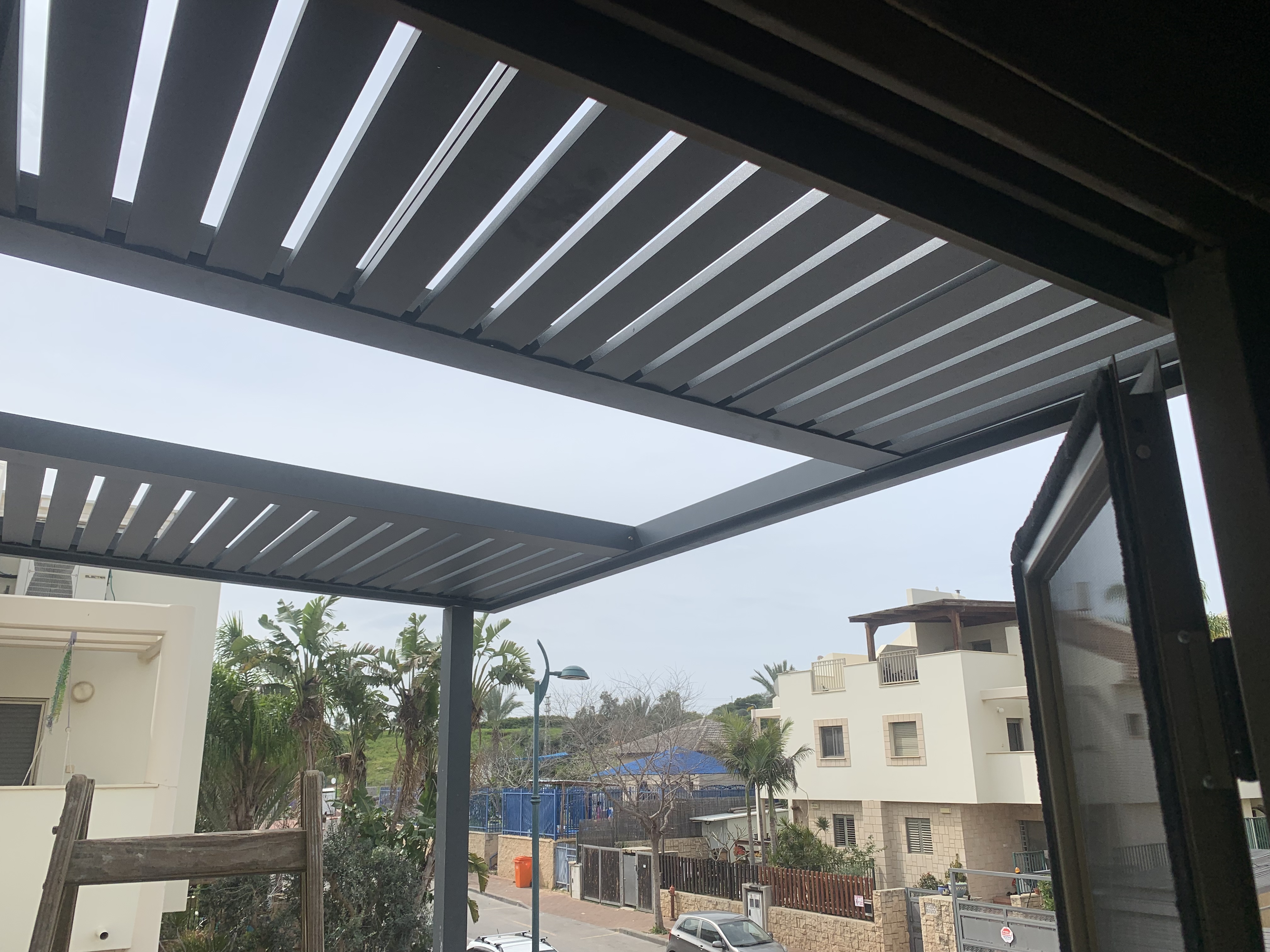 ‏עבודות פרגולות אלומיניום