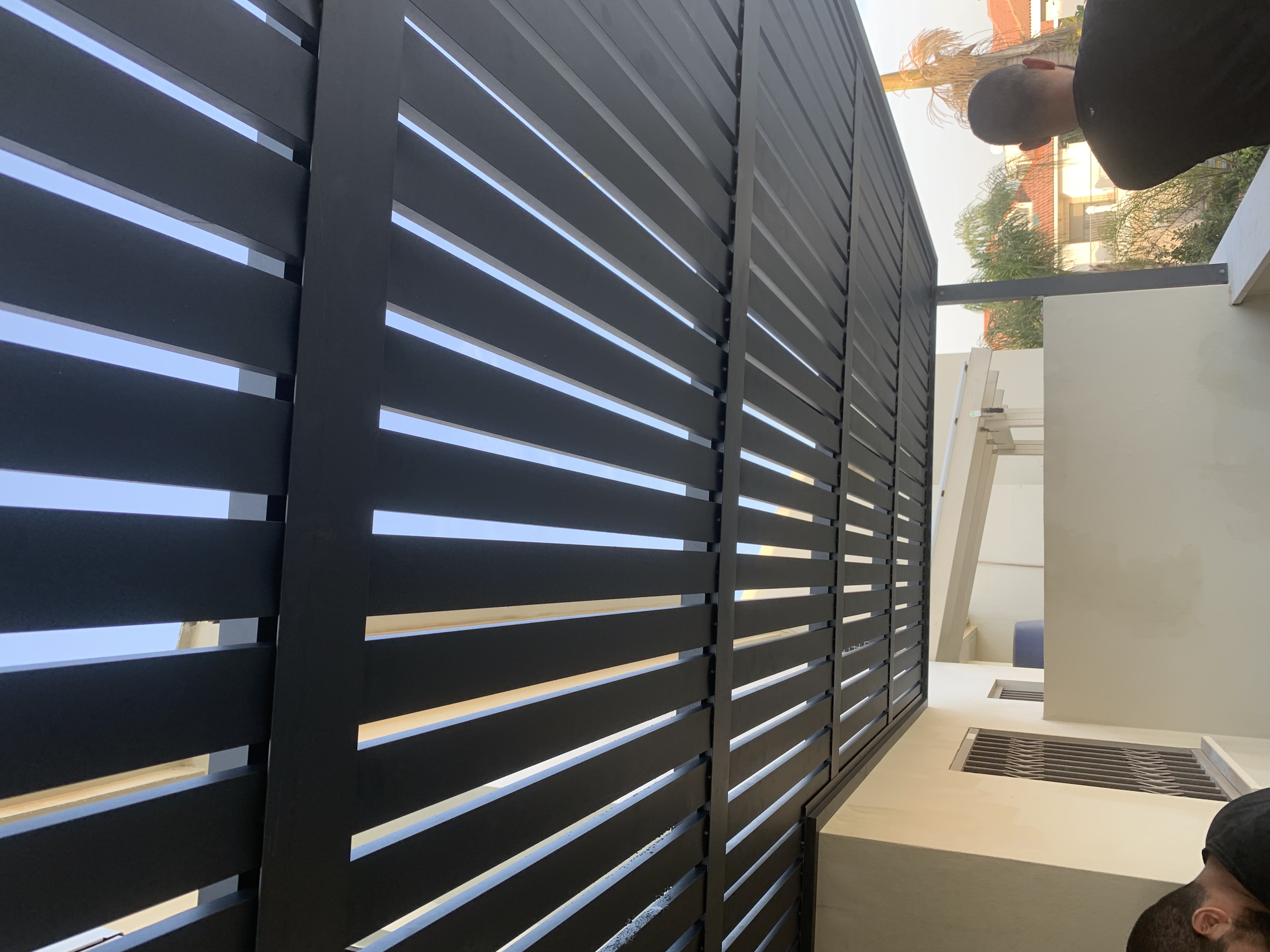 ‏עבודות פרגולות אלומיניום