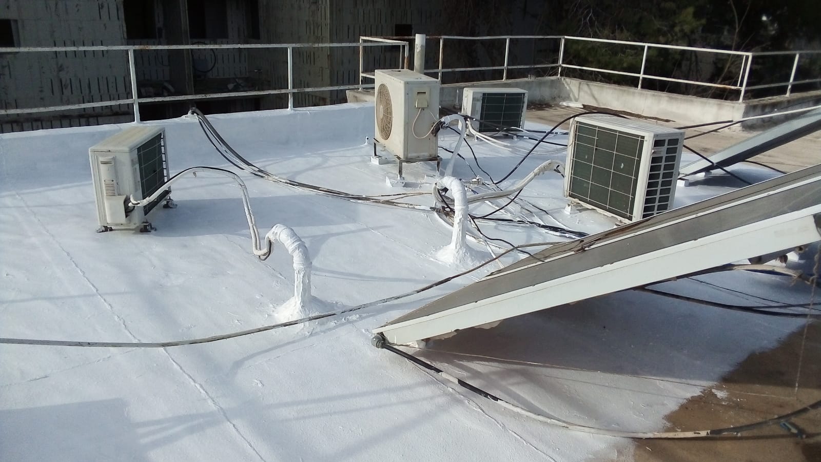 צילום מעבודה של יגאל אלהרר