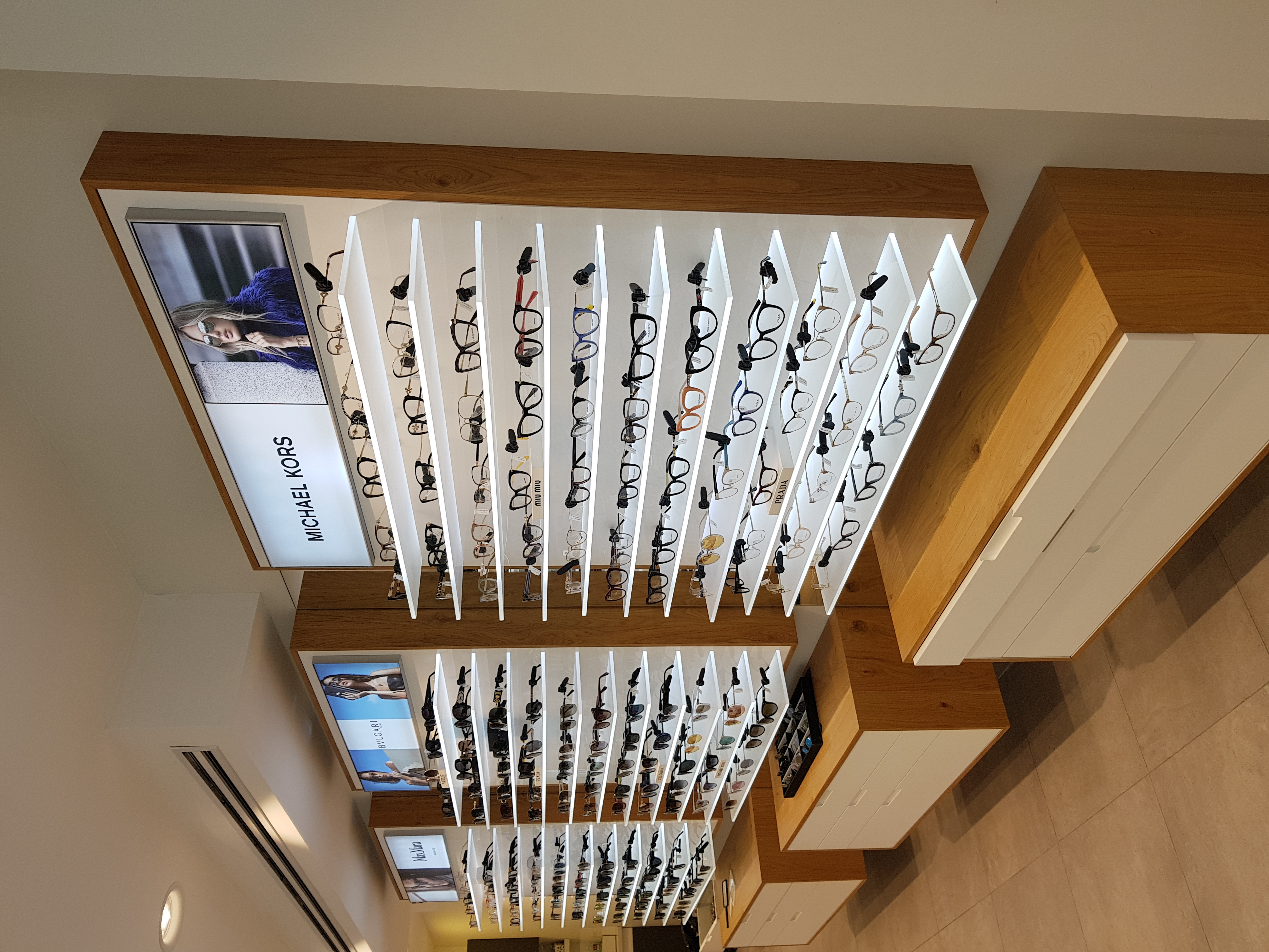 עיצוב והקמת חנות אופטיקה