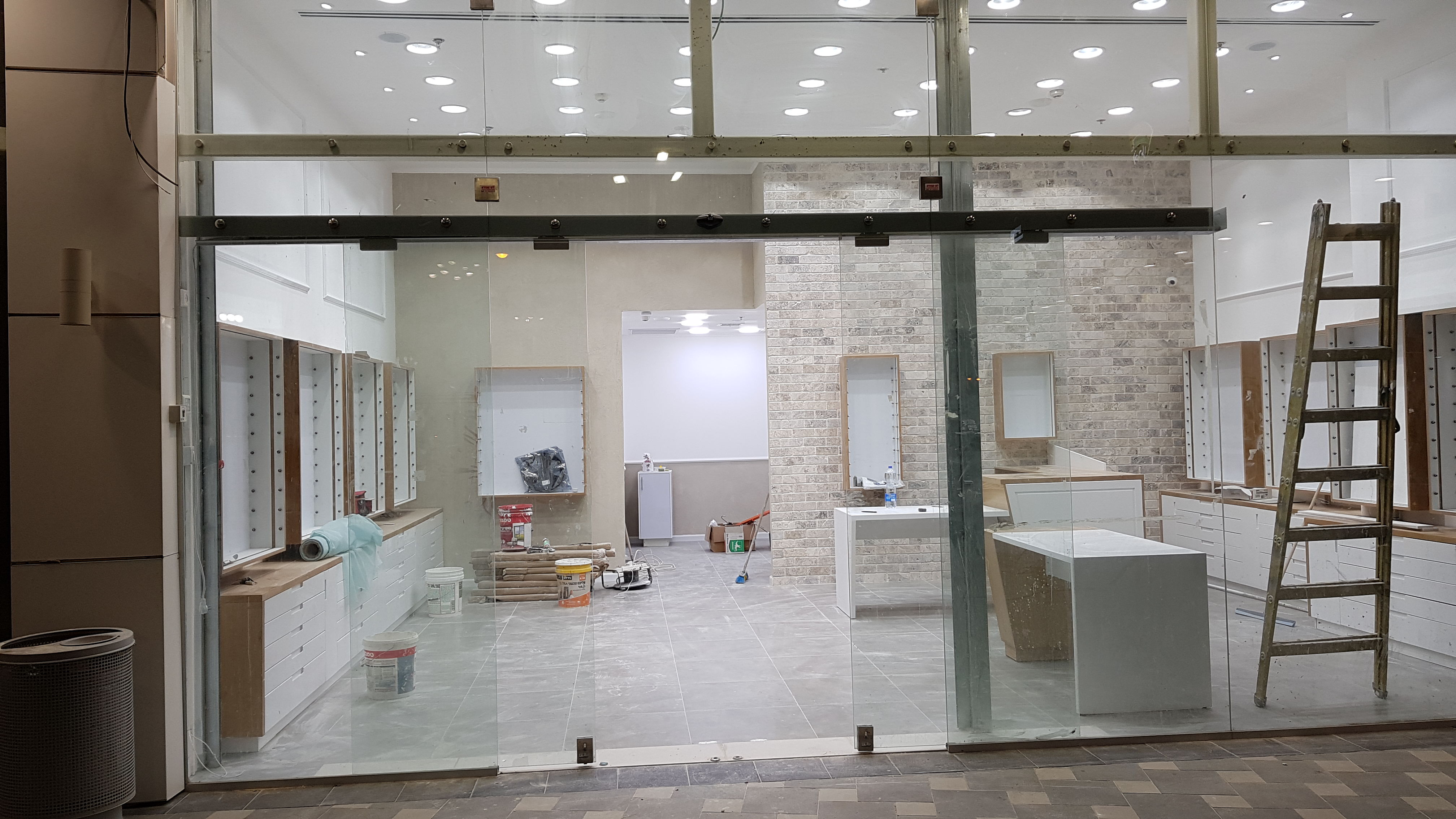 עיצוב והקמת חנות אופטיקה