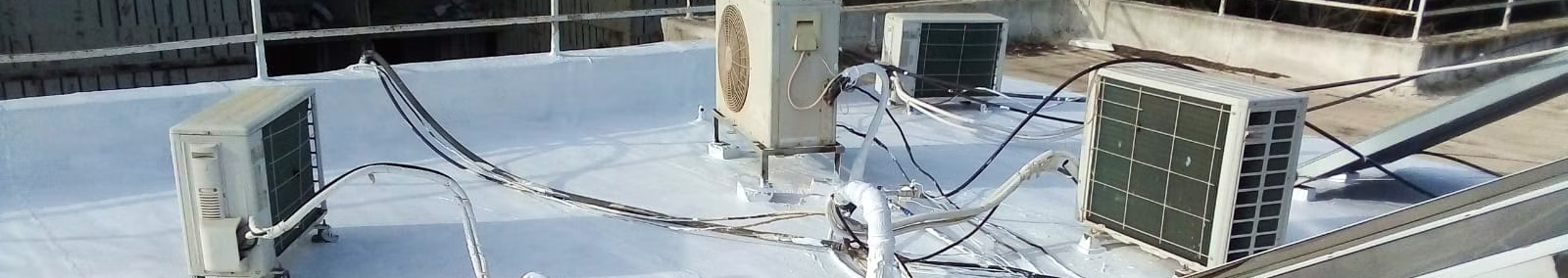 צילום מעבודה של יגאל אלהרר