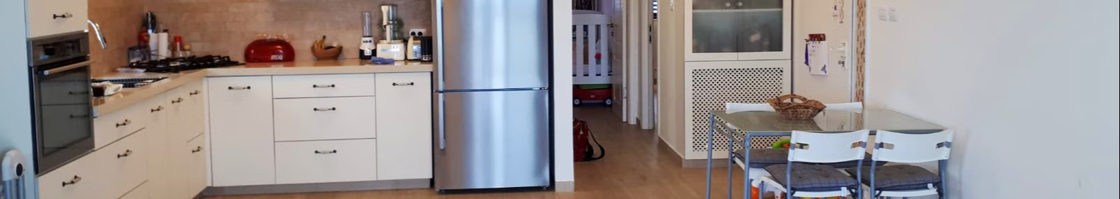 צילום מעבודה של אלי קגן